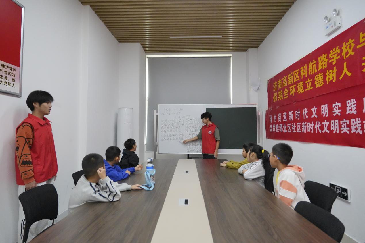 桐林书院开展“林韵书香・雅悦同行”志愿服务送课活动